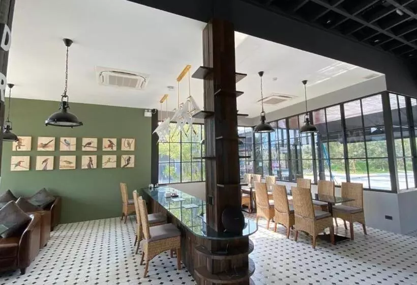 Hotelli Greenhills Resort Si Racha