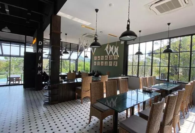 Hotelli Greenhills Resort Si Racha