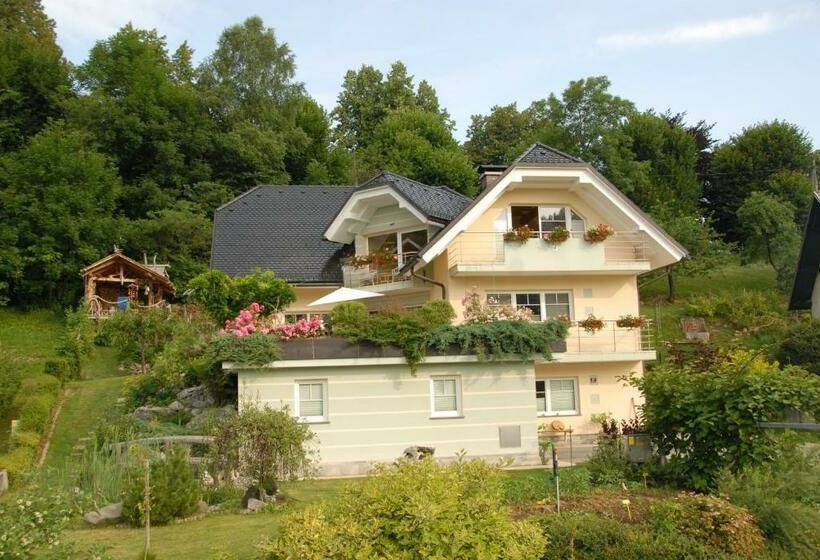 Hotel Oriana Studios