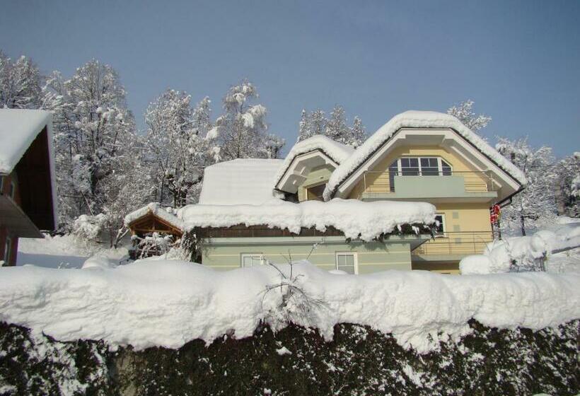 Hotel Oriana Studios