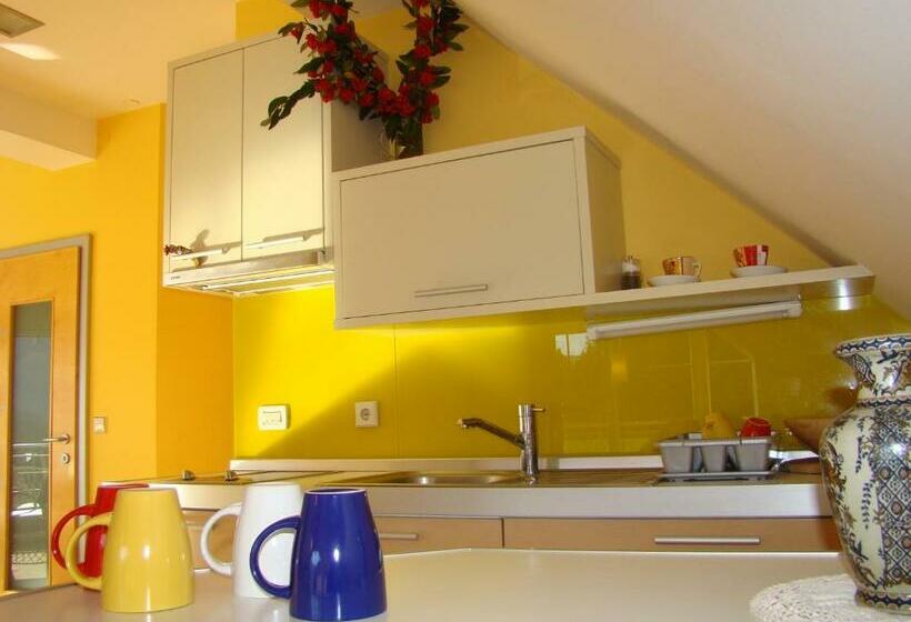 Hotel Oriana Studios