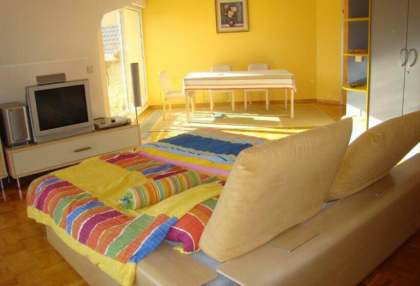 Hotel Oriana Studios