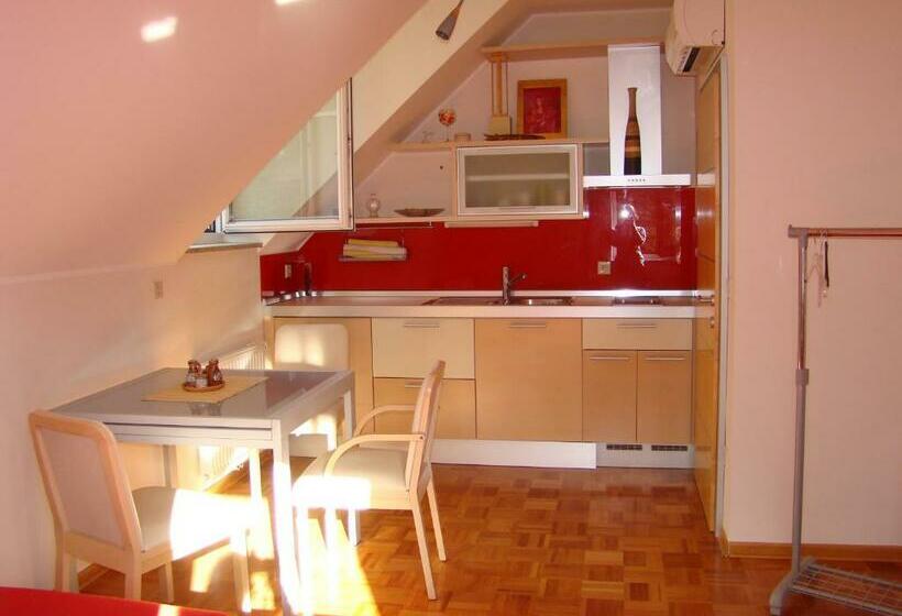 Hotel Oriana Studios