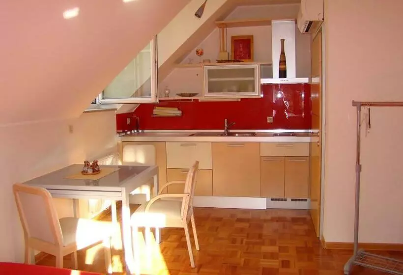Hotel Oriana Studios