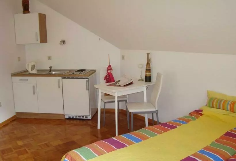 Hotel Oriana Studios