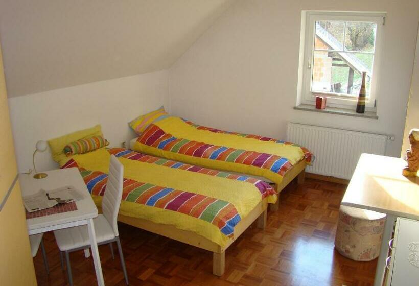 Hotel Oriana Studios