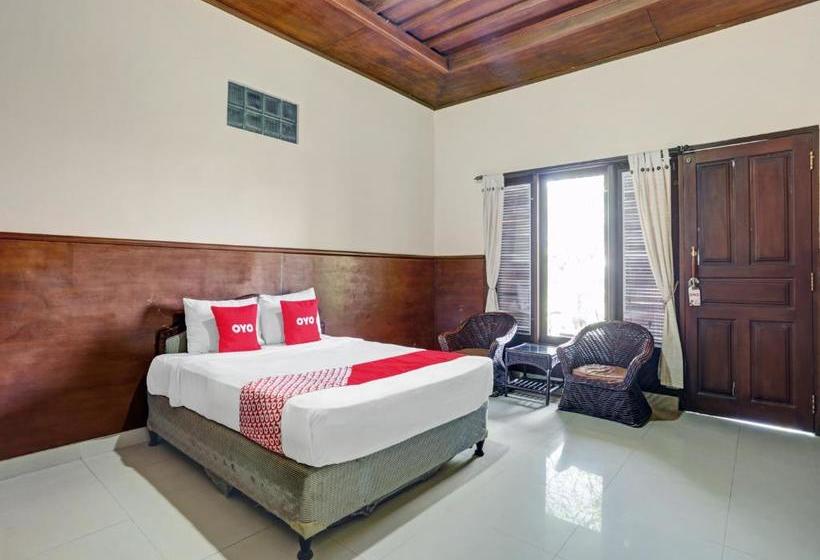 בית מלון כפרי Oyo 3902 Pondok 828 Residence