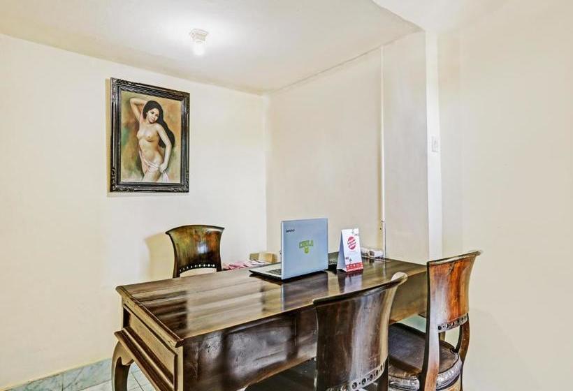 בית מלון כפרי Oyo 3902 Pondok 828 Residence