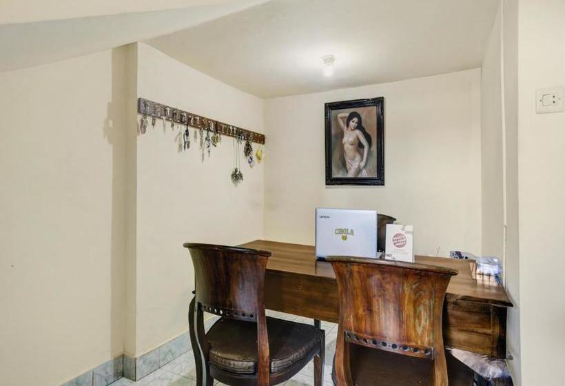 בית מלון כפרי Oyo 3902 Pondok 828 Residence