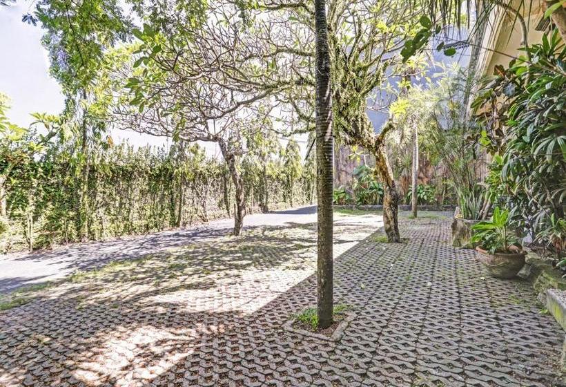 בית מלון כפרי Oyo 3902 Pondok 828 Residence