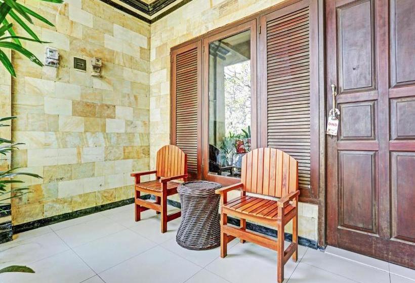 בית מלון כפרי Oyo 3902 Pondok 828 Residence