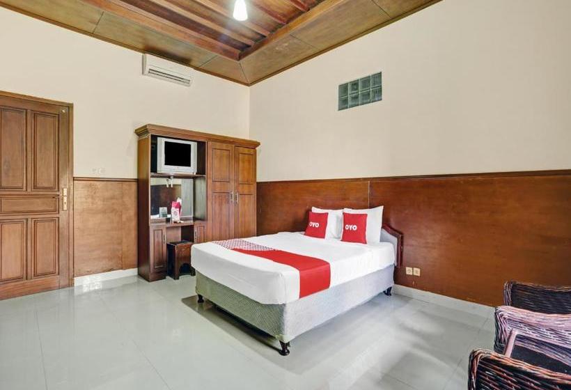 בית מלון כפרי Oyo 3902 Pondok 828 Residence