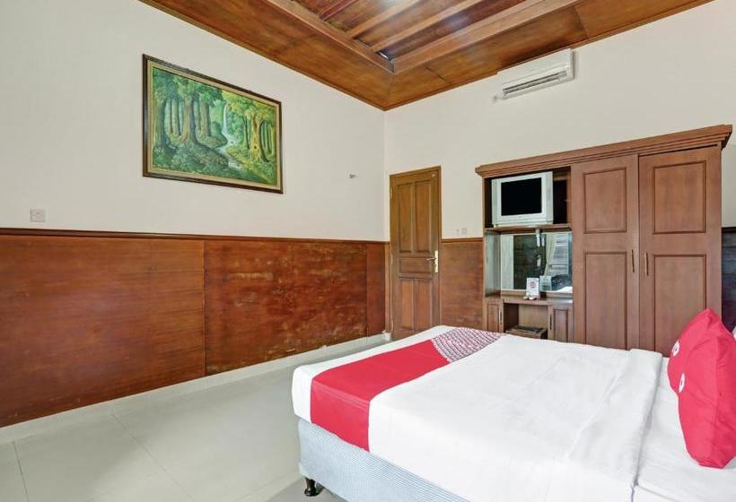 בית מלון כפרי Oyo 3902 Pondok 828 Residence