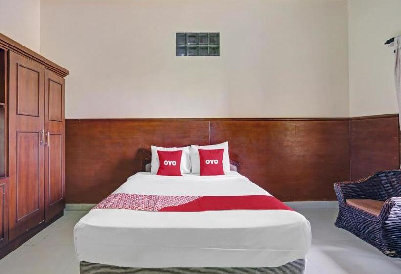 בית מלון כפרי Oyo 3902 Pondok 828 Residence