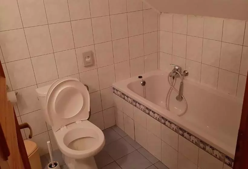 Hotelli Penzión Pri Studničke Omastiná