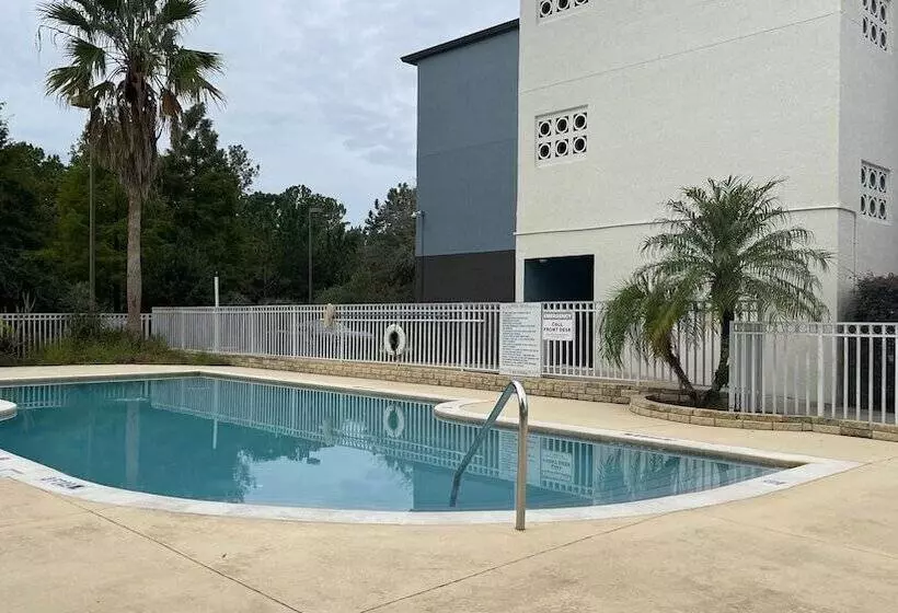 Destiny Palms Hotel Maingate West