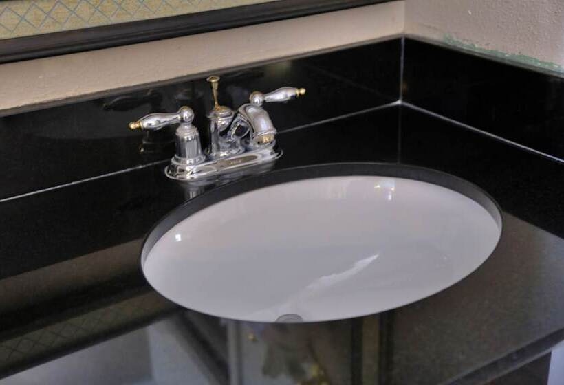 Destiny Palms Hotel Maingate West