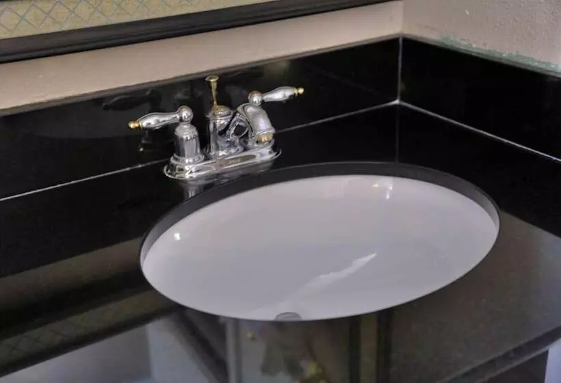 Destiny Palms Hotel Maingate West