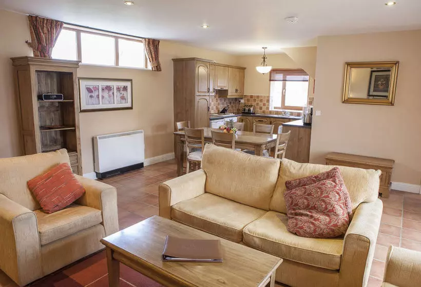 ホテル East Clare Golf Village