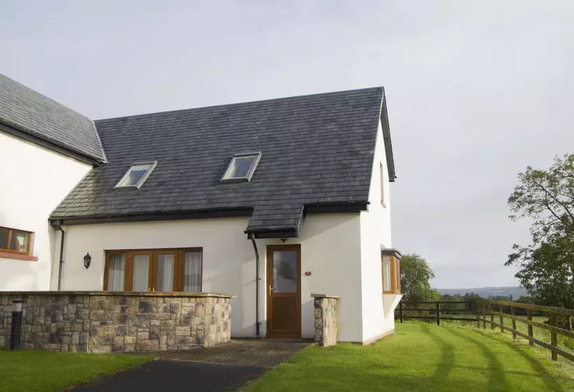 ホテル East Clare Golf Village