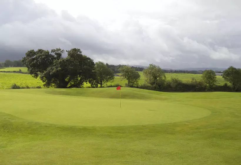ホテル East Clare Golf Village