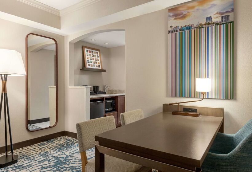 ホテル Embassy Suites By Hilton Tampa Downtown Convention Center
