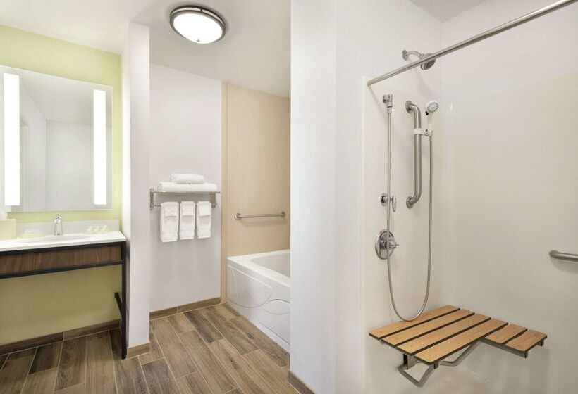 בית מלון כפרי Hilton Garden Inn Dubuque Downtown