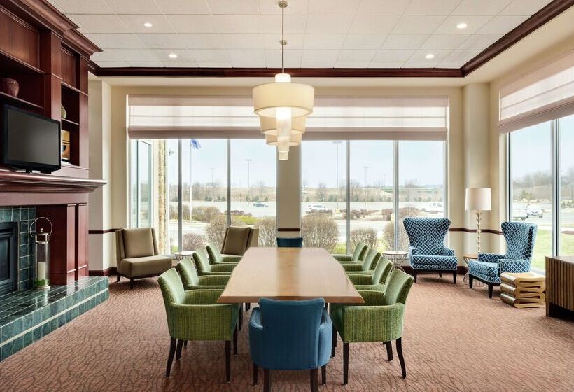 בית מלון כפרי Hilton Garden Inn Dubuque Downtown