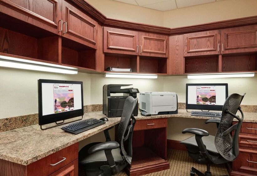 בית מלון כפרי Hilton Garden Inn Dubuque Downtown