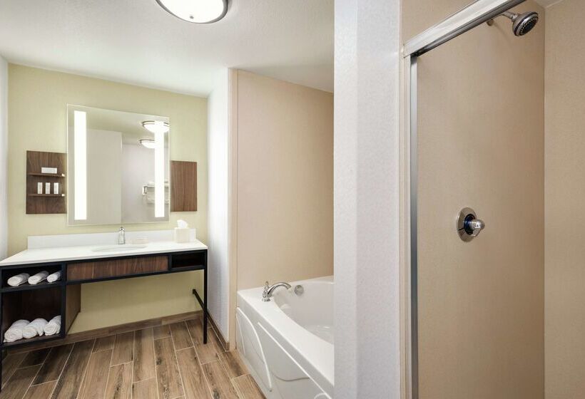 בית מלון כפרי Hilton Garden Inn Dubuque Downtown