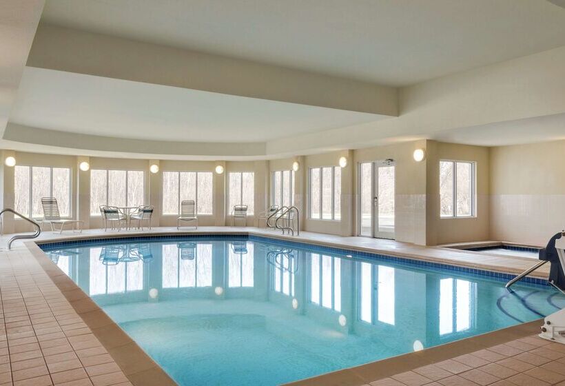 בית מלון כפרי Hilton Garden Inn Dubuque Downtown