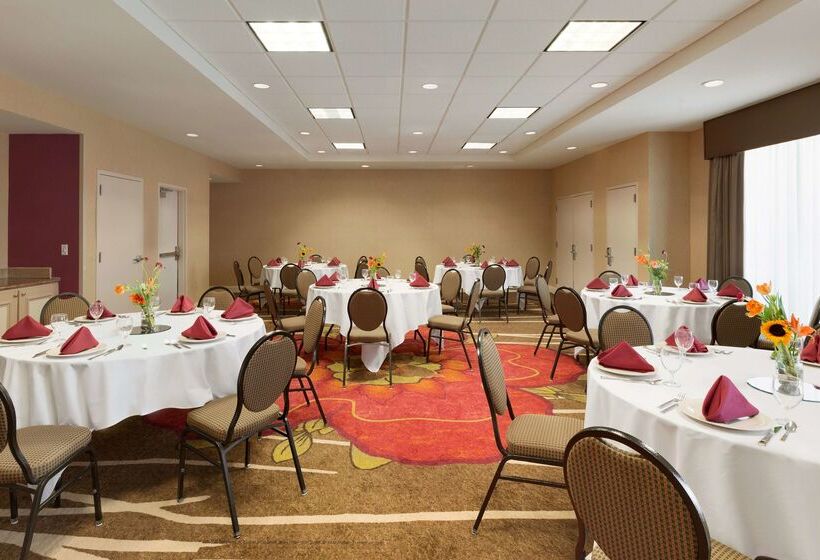 בית מלון כפרי Hilton Garden Inn Fredericksburg