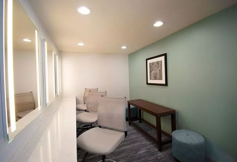 هتل Hilton Garden Inn South Bend