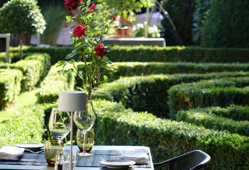 Hotel Hostellerie Le Petit Manoir