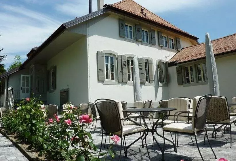 Отель Hostellerie Le Petit Manoir