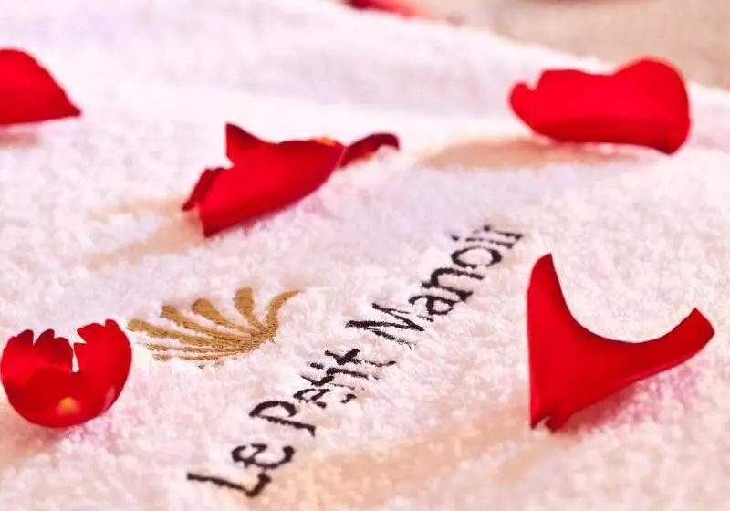 Отель Hostellerie Le Petit Manoir