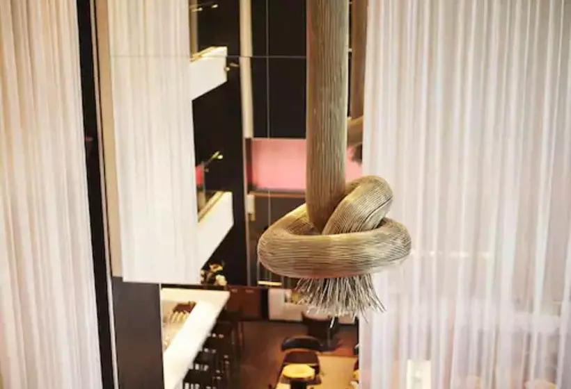 Le Germain Hotel Maple Leaf Square