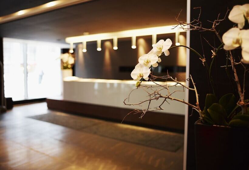 Le Germain Hotel Maple Leaf Square