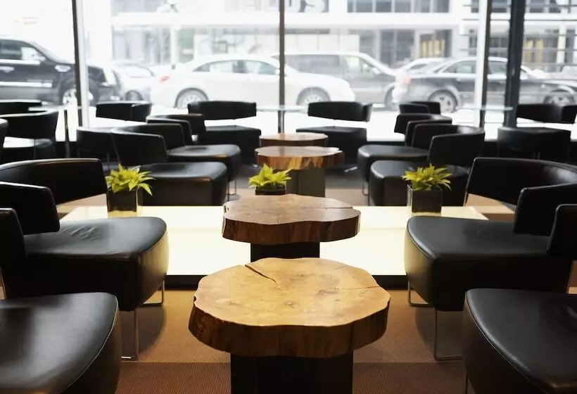 Le Germain Hotel Maple Leaf Square