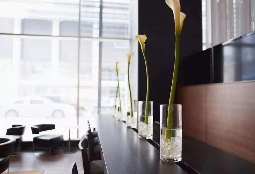 Le Germain Hotel Maple Leaf Square