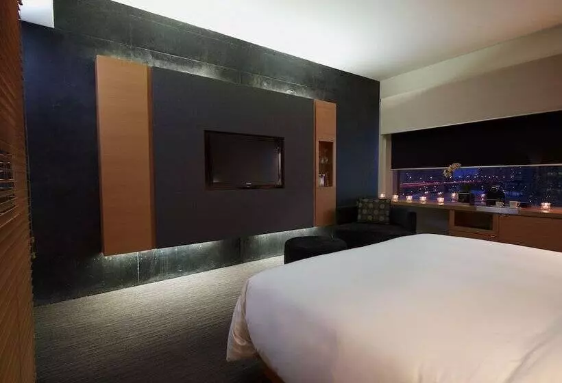 Le Germain Hotel Maple Leaf Square