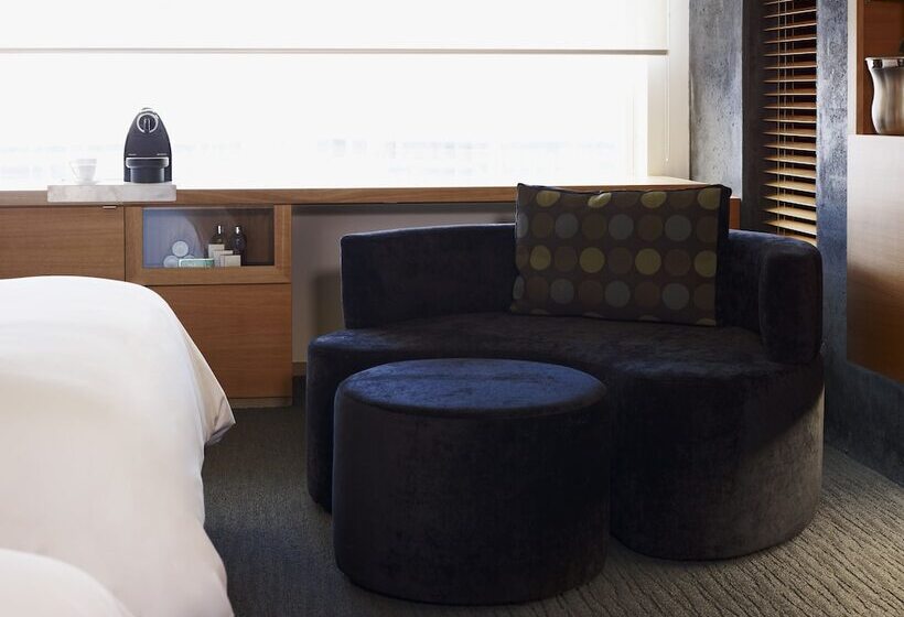 Le Germain Hotel Maple Leaf Square