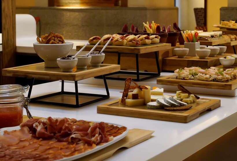 هتل NH Collection Madrid Palacio De Tepa