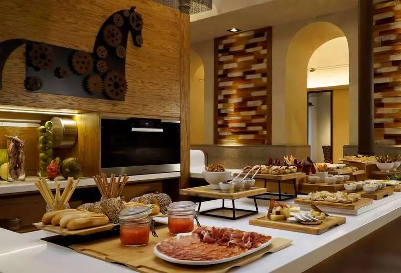 هتل NH Collection Madrid Palacio De Tepa