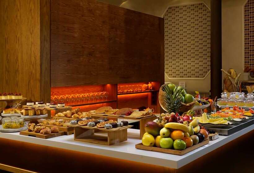 هتل NH Collection Madrid Palacio De Tepa