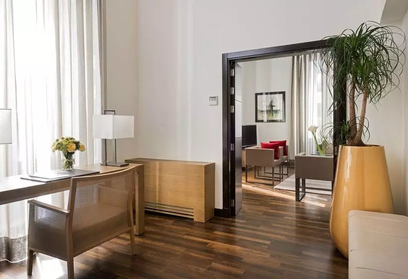 هتل NH Collection Madrid Palacio De Tepa