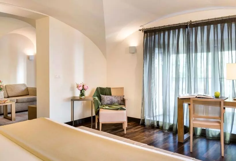 هتل NH Collection Madrid Palacio De Tepa