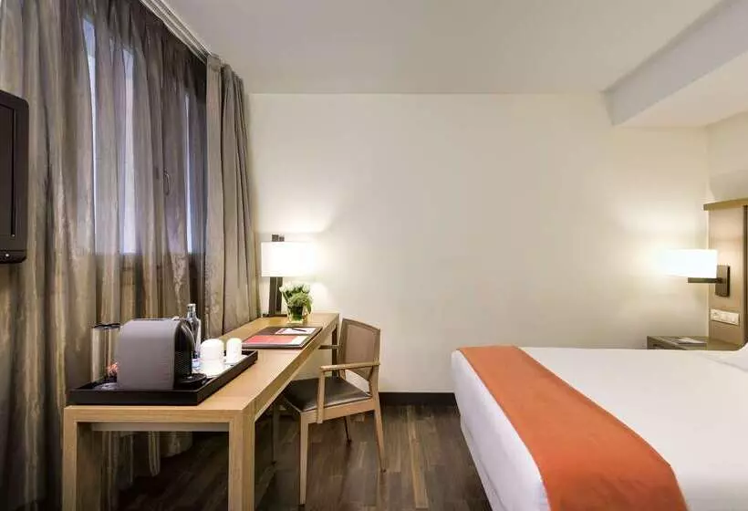 هتل NH Collection Madrid Palacio De Tepa