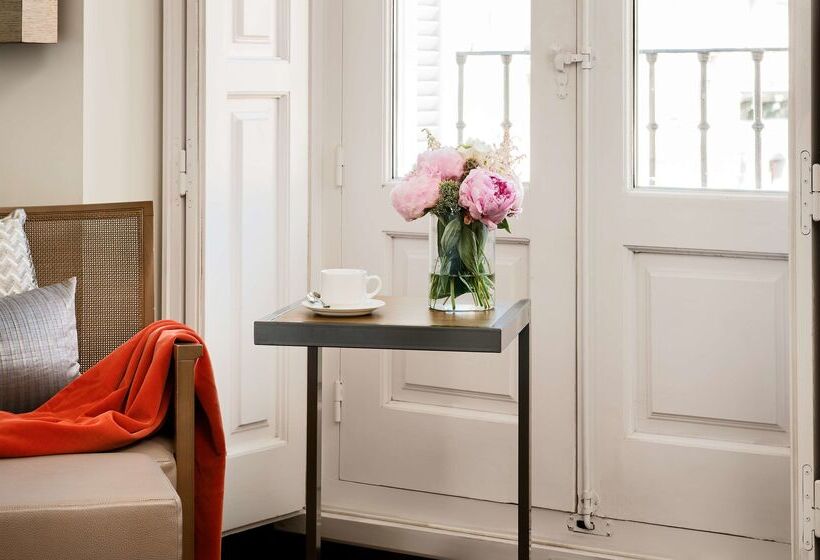 هتل NH Collection Madrid Palacio De Tepa