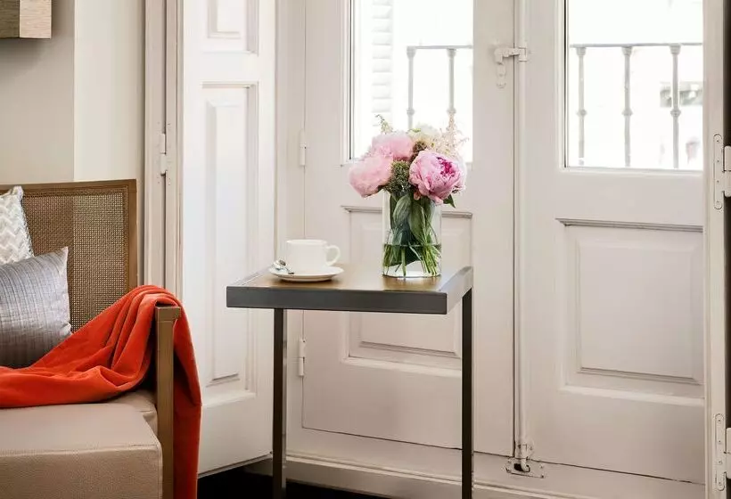 هتل NH Collection Madrid Palacio De Tepa